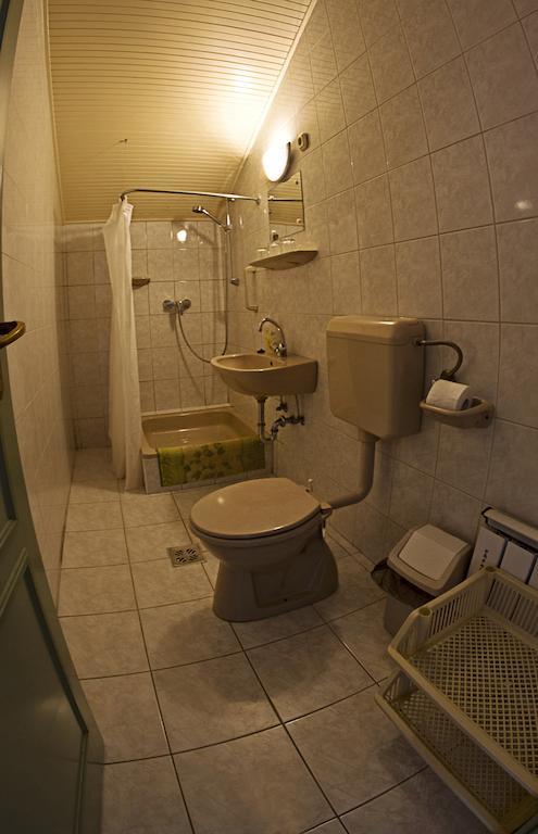 Bed and Breakfast Muskatli Panzio Дьёр Номер фото
