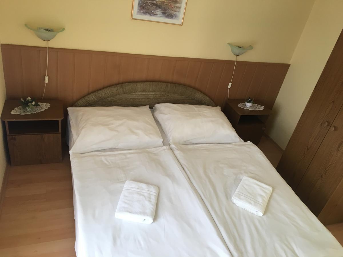 Bed and Breakfast Muskatli Panzio Дьёр Экстерьер фото