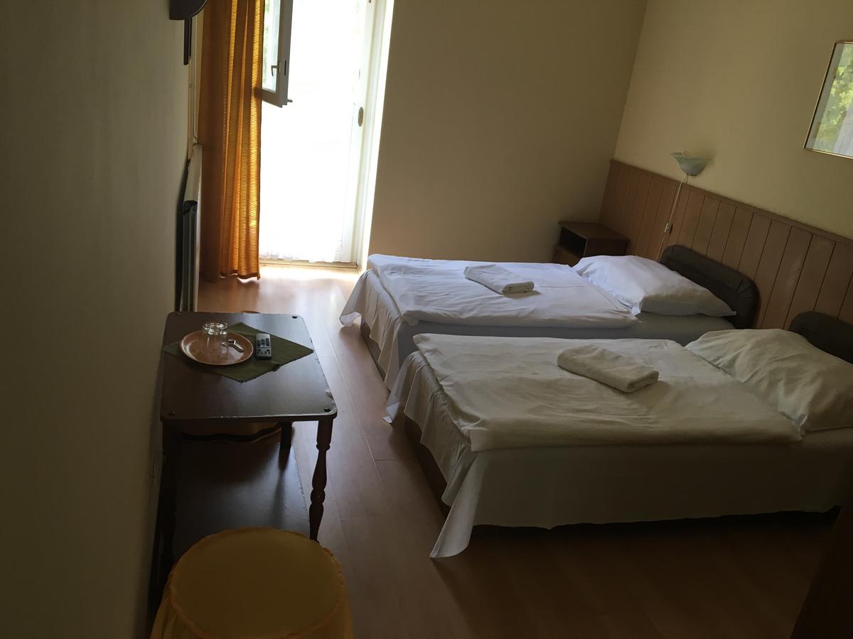 Bed and Breakfast Muskatli Panzio Дьёр Экстерьер фото