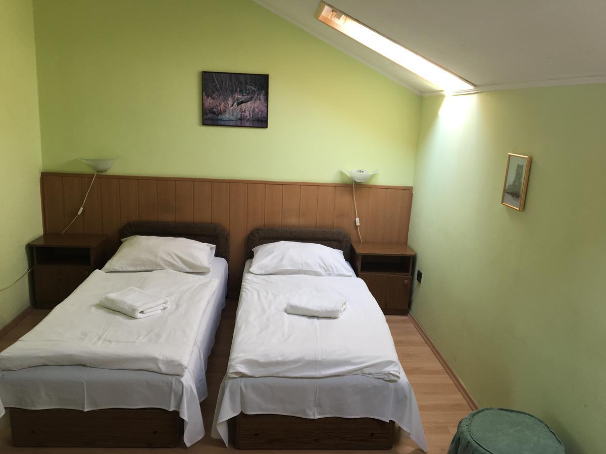 Bed and Breakfast Muskatli Panzio Дьёр Экстерьер фото