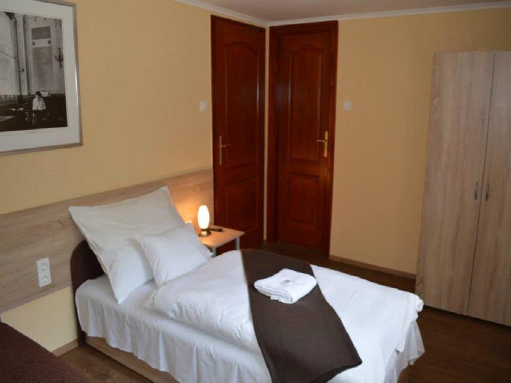 Bed and Breakfast Muskatli Panzio Дьёр Экстерьер фото